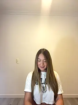 Snapshot of Zara_Ross chatting on October 2025 11:13:01 PM Zara Ross online show from October 2025 11:13:01 PM