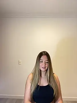 Snapshot of Zara_Ross chatting on October 2025 04:35:02 AM Zara Ross online show from October 2025 04:35:02 AM