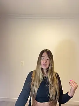 Snapshot of Zara_Ross chatting on October 2025 12:13:02 PM Zara Ross online show from October 2025 12:13:02 PM