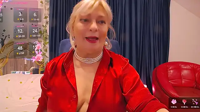 Snapshot of HypnotikCate chatting on February 2025 08:44:02 AM HypnotikCate online show from February 2025 08:44:02 AM