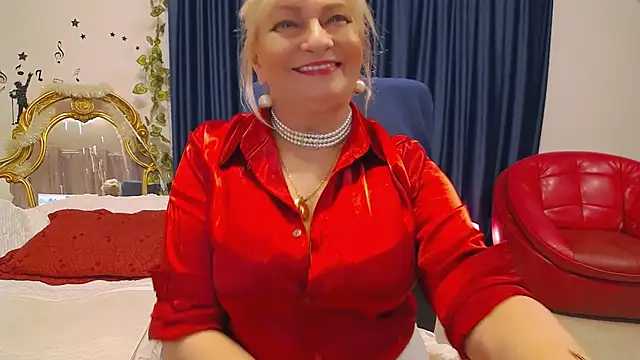 Snapshot of HypnotikCate chatting on March 2025 06:54:01 PM HypnotikCate online show from March 2025 06:54:01 PM