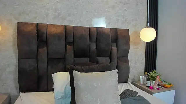 leilapons online show from September 2025 04:18:01 PM