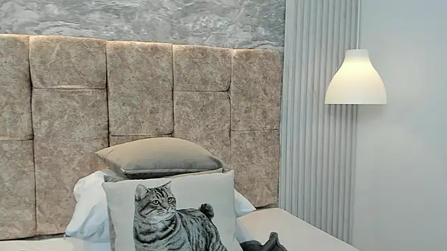 leilapons online show from October 2025 05:21:02 PM