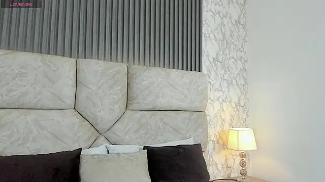 leilapons online show from October 2025 07:03:01 PM