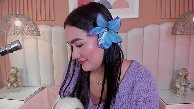 noa moon online show from April 2026 02:45:02 AM