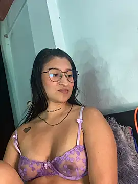 EVAH LEE  online show from April 2026 12:01:01 AM