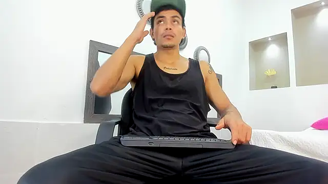 Snapshot of Tommy_kurtt chatting on October 2025 02:29:01 PM Tommy kurtt online show from October 2025 02:29:01 PM