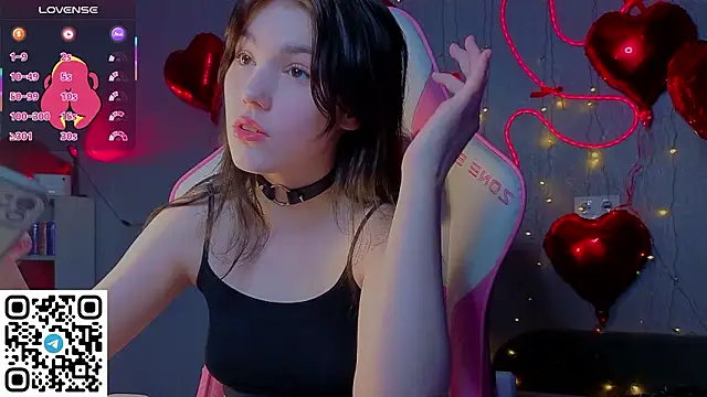 Snapshot of Sophie_SkyAngel chatting on February 2026 04:29:01 AM Sophie SkyAngel online show from February 2026 04:29:01 AM