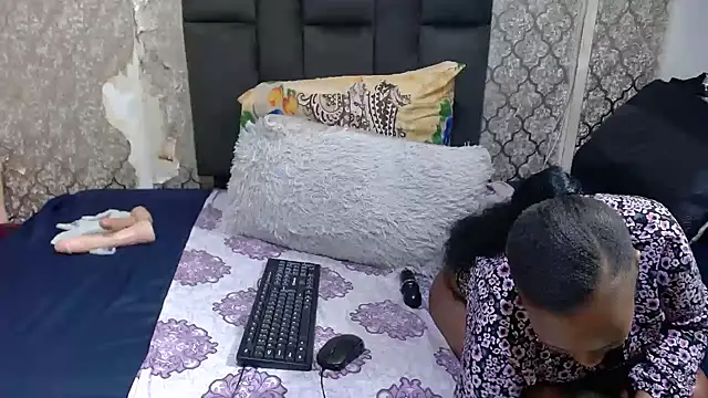 Snapshot of SexyKiarah chatting on December 2025 07:40:02 PM SexyKiarah online show from December 2025 07:40:02 PM