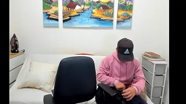 Snapshot of alex-golden chatting on September 2025 01:35:01 PM alex-golden online show from September 2025 01:35:01 PM