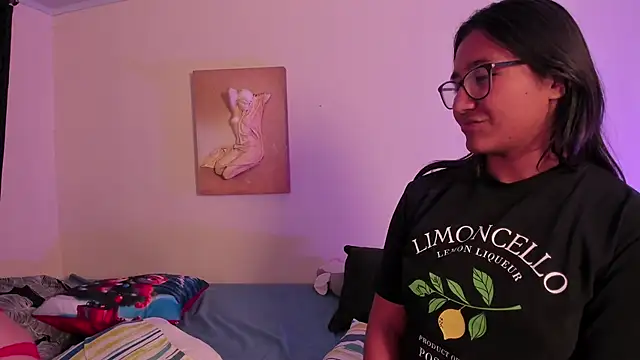 Snapshot of CrazyCakes_ chatting on November 2025 02:55:02 AM CrazyCakes online show from November 2025 02:55:02 AM