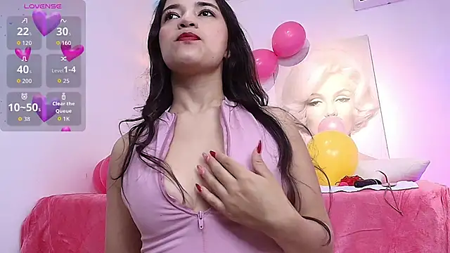 Snapshot of LUNAA___ chatting on September 2025 04:28:01 AM LUNAA online show from September 2025 04:28:01 AM