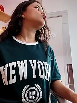 Snapshot of LUNAA___ chatting on October 2025 03:37:02 AM LUNAA online show from October 2025 03:37:02 AM