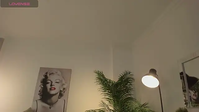 LUNAA    online show from November 2025 03:38:01 AM