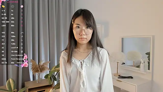 Snapshot of UdelaDodson chatting on September 2025 03:34:01 PM UdelaDodson online show from September 2025 03:34:01 PM