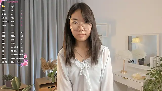 Snapshot of UdelaDodson chatting on September 2025 03:12:02 PM UdelaDodson online show from September 2025 03:12:02 PM