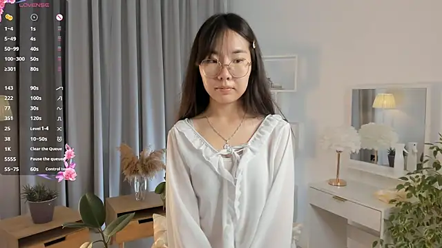 Snapshot of UdelaDodson chatting on September 2025 03:11:02 PM UdelaDodson online show from September 2025 03:11:02 PM