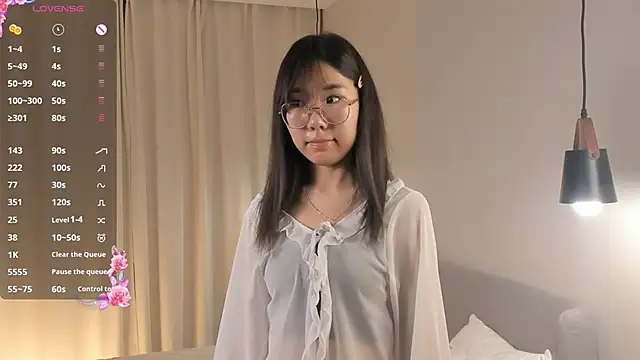 Snapshot of UdelaDodson chatting on September 2025 03:03:02 PM UdelaDodson online show from September 2025 03:03:02 PM