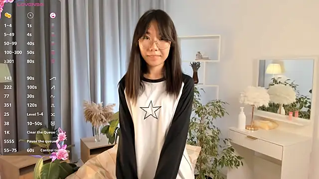 Snapshot of UdelaDodson chatting on October 2025 03:09:01 PM UdelaDodson online show from October 2025 03:09:01 PM