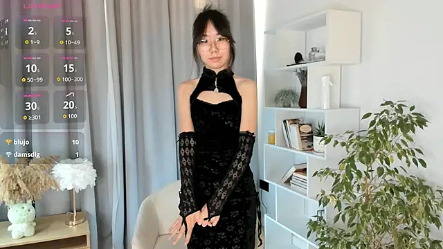 Snapshot of UdelaDodson chatting on October 2025 02:23:02 AM UdelaDodson online show from October 2025 02:23:02 AM