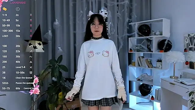 Snapshot of UdelaDodson chatting on October 2025 01:06:02 AM UdelaDodson online show from October 2025 01:06:02 AM