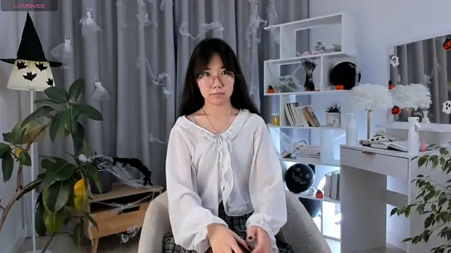 Snapshot of UdelaDodson chatting on November 2025 01:19:01 AM UdelaDodson online show from November 2025 01:19:01 AM