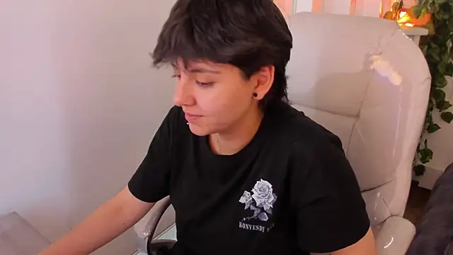 Nathaly ds online show from April 2026 06:03:02 PM