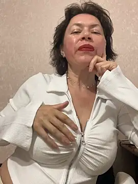 Kiravix online show from May 2026 07:45:01 PM