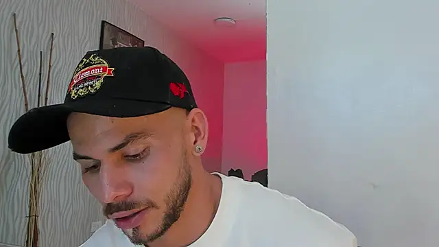 Snapshot of dylan_jacobx chatting on June 2026 06:02:01 PM dylan jacobx online show from June 2026 06:02:01 PM