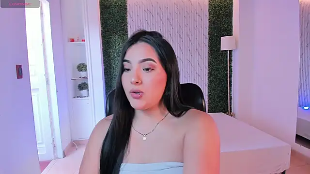 sofiacaramel online show from December 2025 04:16:01 PM