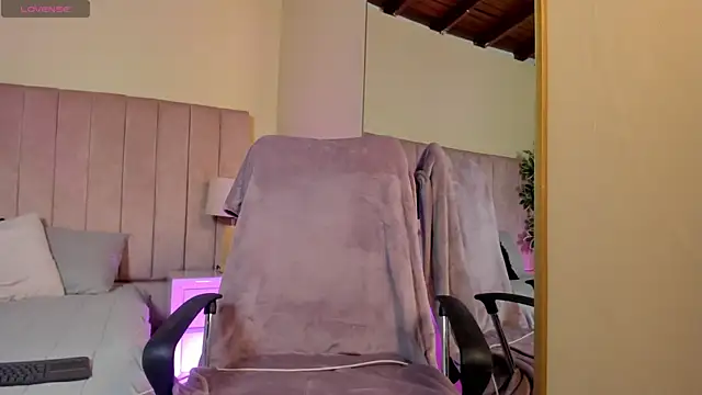 Mia mtnz02 online show from September 2025 03:56:02 PM