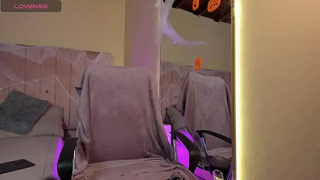 Mia mtnz02 online show from October 2025 01:03:01 AM