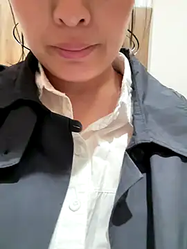 Snapshot of Freda-baby chatting on November 2025 01:27:02 AM Freda-baby online show from November 2025 01:27:02 AM