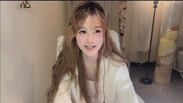 Snapshot of FuFu-puff chatting on October 2025 12:09:02 PM FuFu-puff online show from October 2025 12:09:02 PM