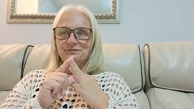 Snapshot of Velvet-Secrets chatting on September 2025 09:38:02 PM Velvet-Secrets online show from September 2025 09:38:02 PM