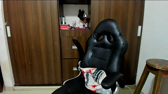 miss bigcockts online show from November 2025 01:23:01 PM