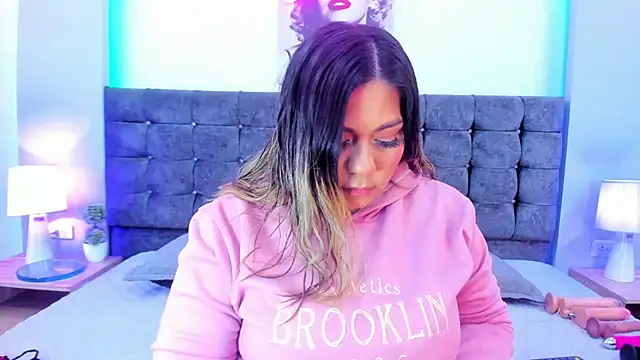 Snapshot of isabella_horney_ chatting on December 2025 07:53:01 PM isabella horney online show from December 2025 07:53:01 PM