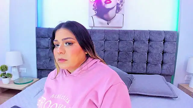 Snapshot of isabella_horney_ chatting on December 2025 07:33:02 PM isabella horney online show from December 2025 07:33:02 PM