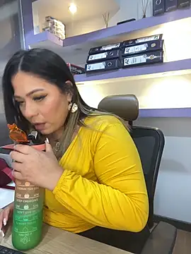 Snapshot of isabella_horney_ chatting on February 2026 12:48:02 PM isabella horney online show from February 2026 12:48:02 PM