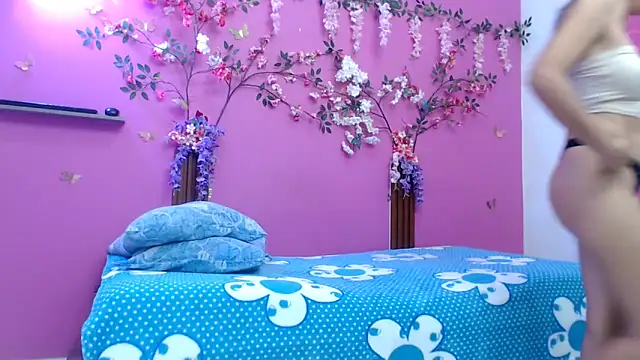 skinnybarbie022 online show from May 2026 12:18:02 AM