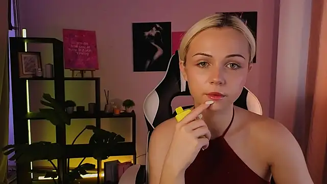 Snapshot of Charlotte_Colinss chatting on June 2026 04:31:01 AM Charlotte Colinss online show from June 2026 04:31:01 AM