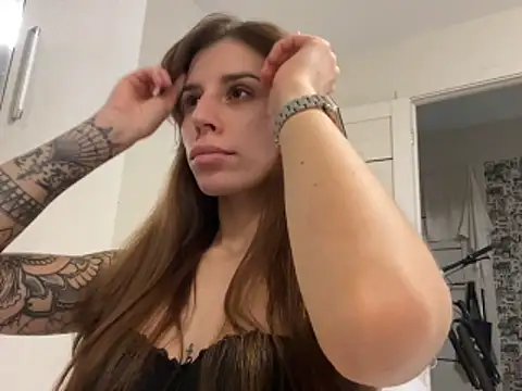 Snapshot of BossyBliss chatting on December 2025 12:45:01 PM BossyBliss online show from December 2025 12:45:01 PM