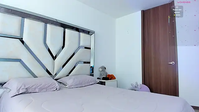 Snapshot of Michelle_Ferrerr chatting on December 2025 08:29:01 PM Michelle Ferrerr online show from December 2025 08:29:01 PM