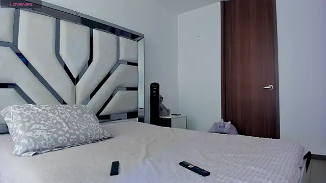 Snapshot of Michelle_Ferrerr chatting on December 2025 05:50:01 PM Michelle Ferrerr online show from December 2025 05:50:01 PM