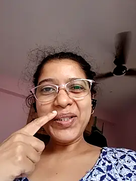 Snapshot of thanusi_2 chatting on November 2025 06:23:01 AM thanusi 2 online show from November 2025 06:23:01 AM