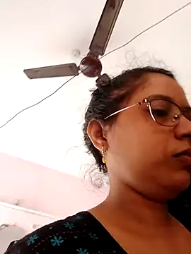 Snapshot of thanusi_2 chatting on November 2025 06:01:01 AM thanusi 2 online show from November 2025 06:01:01 AM