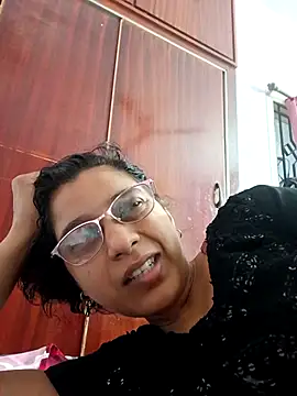 Snapshot of thanusi_2 chatting on November 2025 01:04:02 AM thanusi 2 online show from November 2025 01:04:02 AM