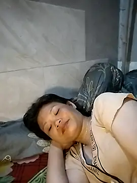 LinhNa999 online show from March 2026 12:44:01 PM