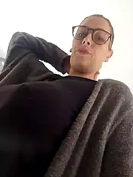 Mila Luciphya online show from November 2025 12:09:02 PM