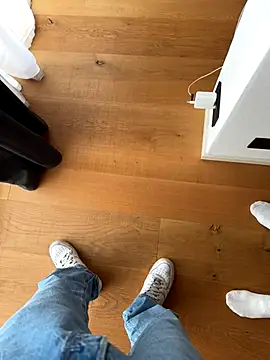 Manu97k online show from September 2025 12:05:02 PM